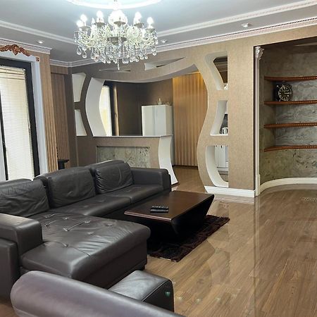 Cosy Apartment In The City Centre ティビリシ エクステリア 写真