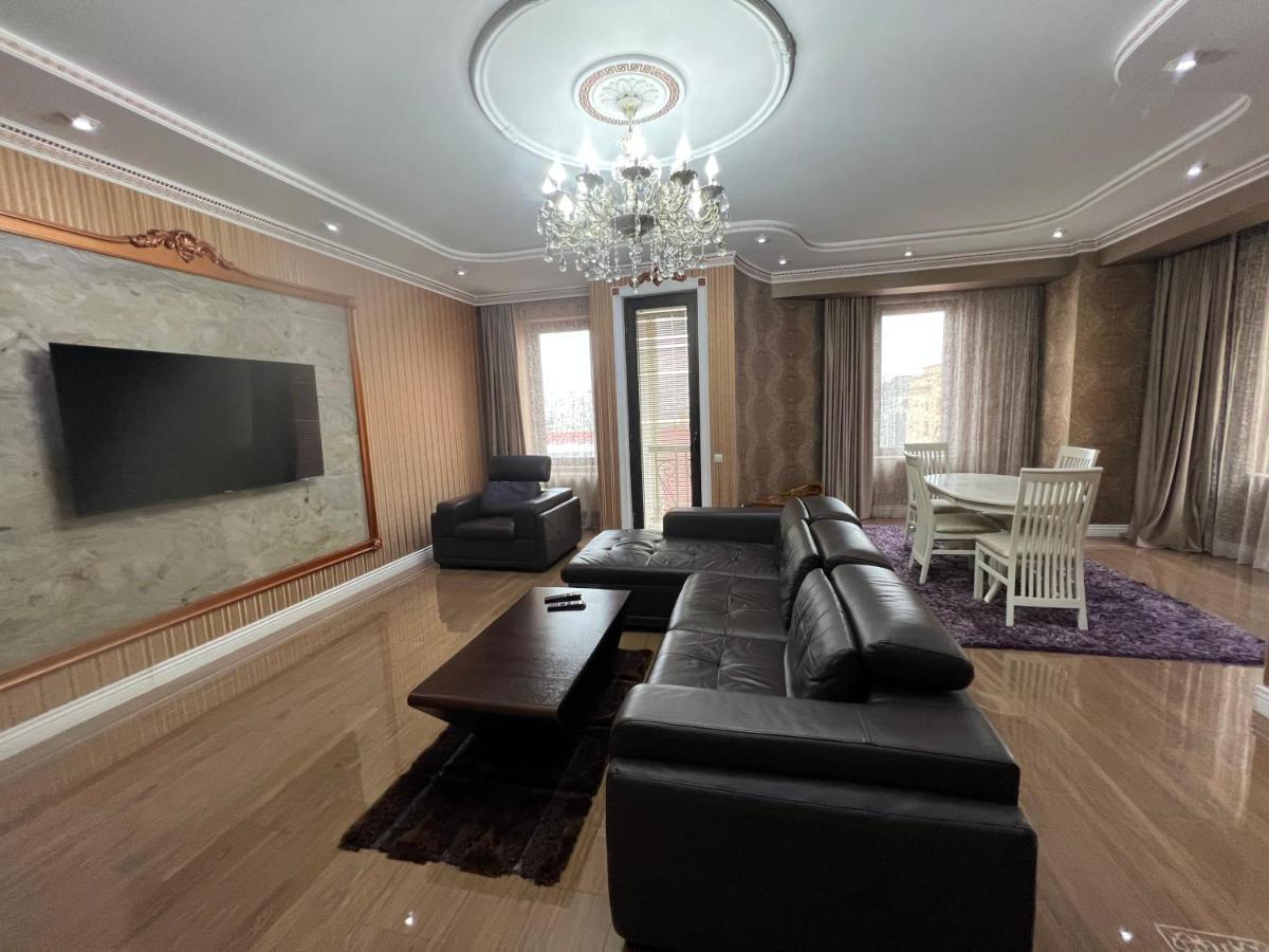 Cosy Apartment In The City Centre ティビリシ エクステリア 写真